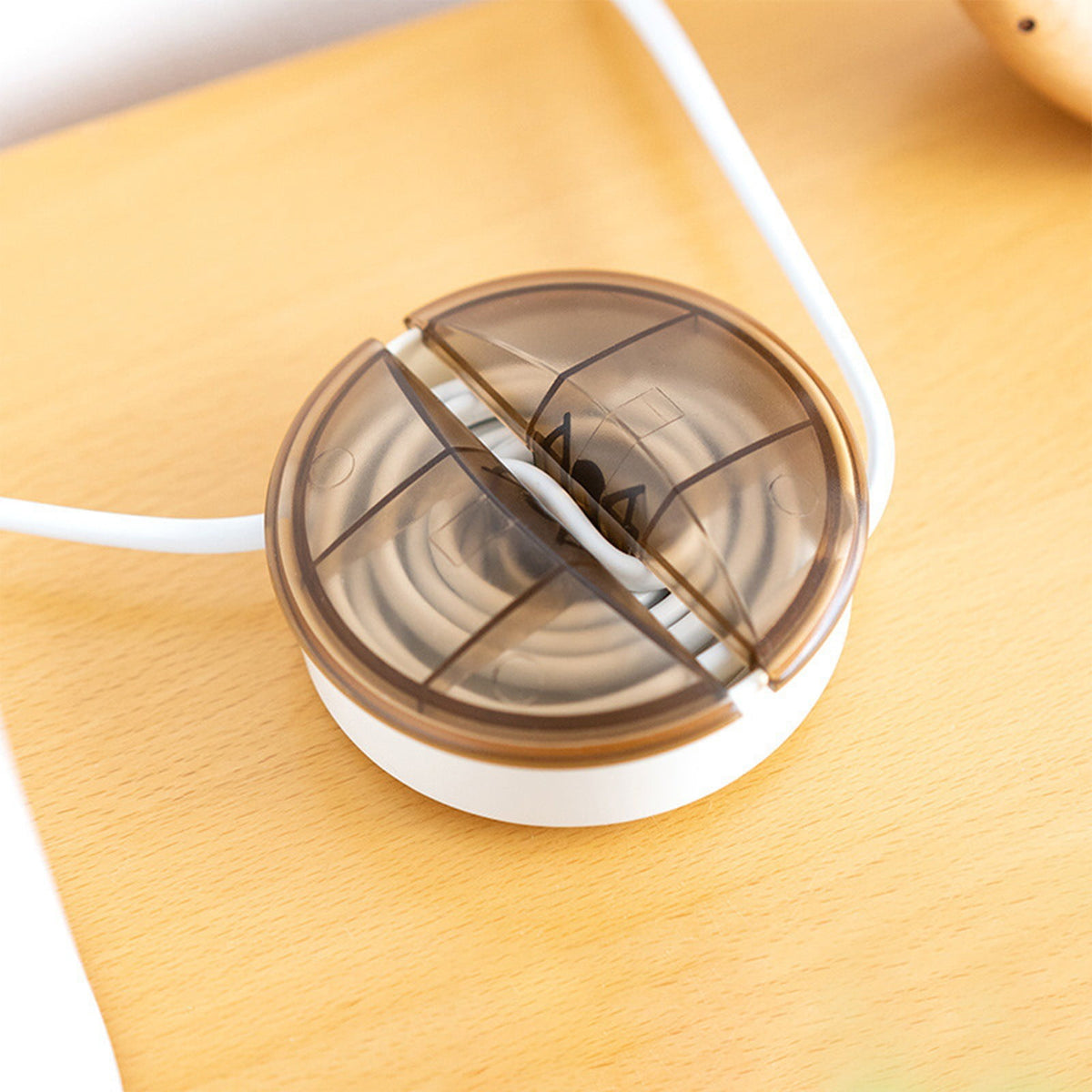 Retractable Cable Winder, Round Cord Case, 3.14 x 3.14 x 0.90 Inches - Image 4